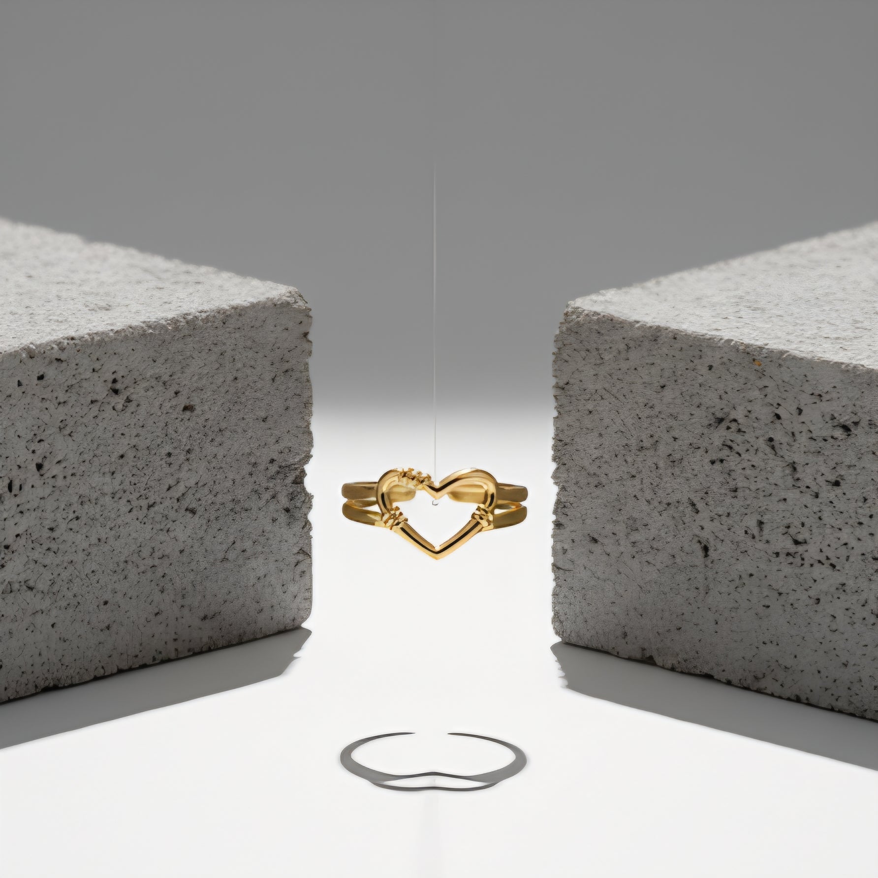 Minimal Heart Ring