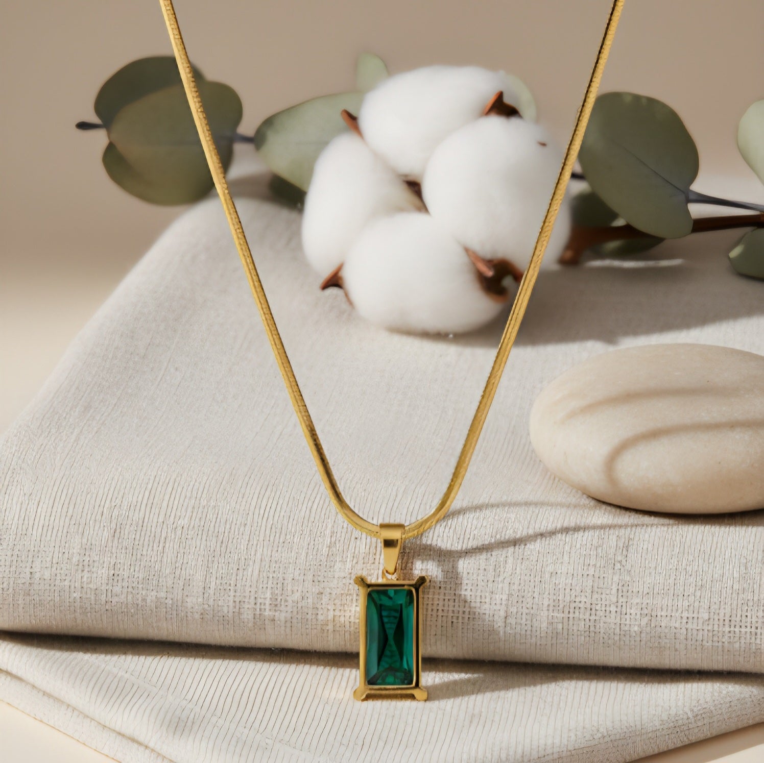 Emerald Minimal Pendant