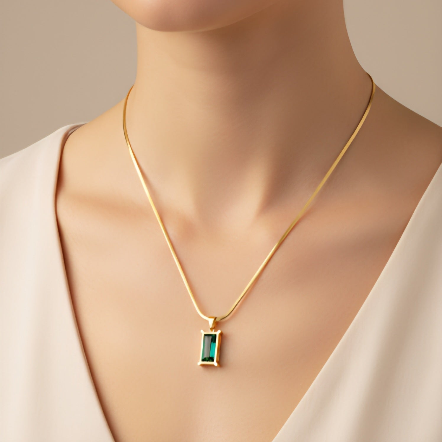 Emerald Minimal Pendant